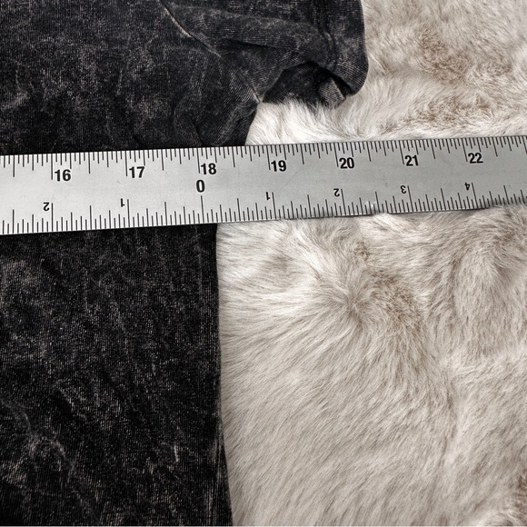 Full Throttle Saloon Ride on round neck short sleeve grey pink white cross roses - Picture 5 of 9